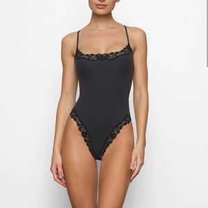 SKIMS Fits Everybody lace-trimmed stretch thong bodysuit - Onyx